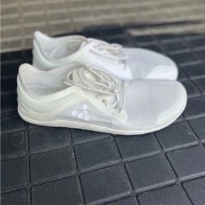 Vivobarefoot primus lite III